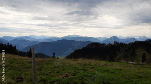 Chiemgauer Alpen bei bewölktem Himmel