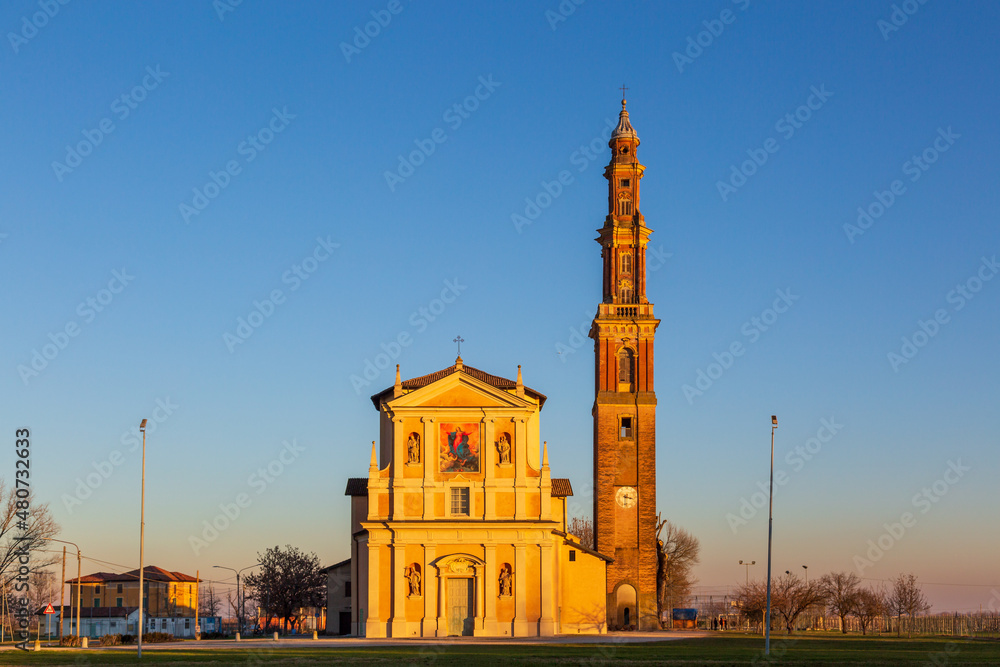 Obraz premium Sesso: Sunset view with church.