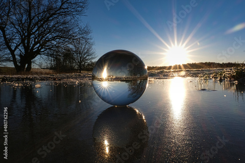 Glasskugel auf Eis - Lensball on ice