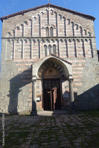 chiesa di san Michele del sec XII castiglione di garfagnana