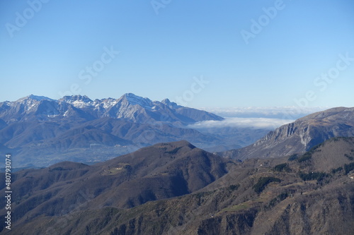 vista delle alpi apuane regione toscana italia photo
