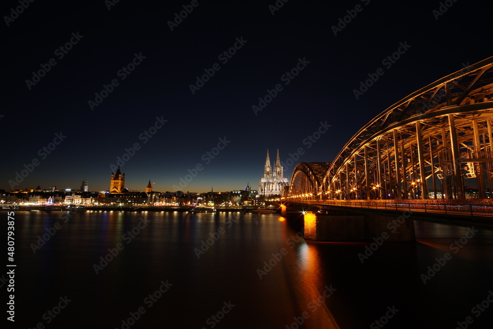 Fototapeta premium kölner dom bei nacht