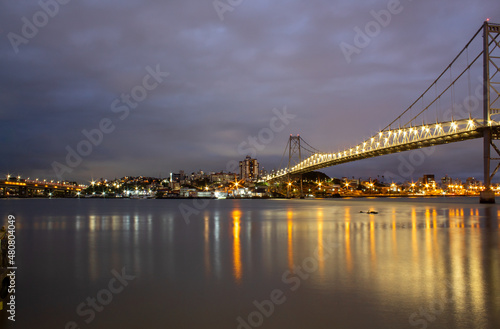 luzes da noite em Florianópolis e  suas pontes © Fotos GE