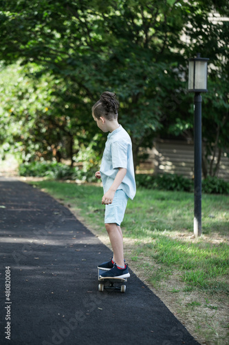 Fototapeta Naklejka Na Ścianę i Meble -  boy learn how to ride the skate on the pedestrian road