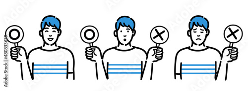 マルバツの札を持っている若い男性のセット