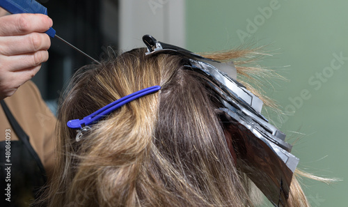 Position and fixing of hair during the dyeing process. use of foil. selected focus