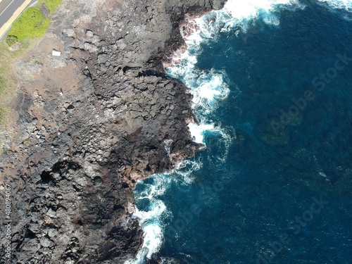 Vue de drone sur la mer et la côte