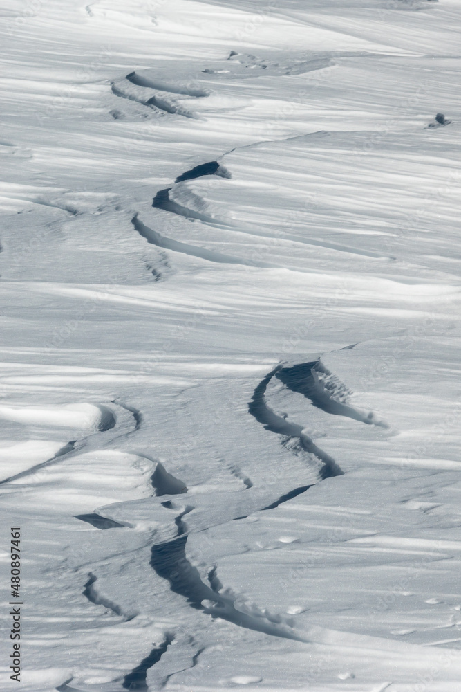 Obraz premium Winter textures. Details of the shapes that winter creates from snow on top of the mountains. Abstract texture background.
