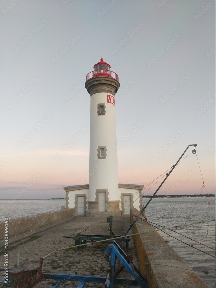 Phare de St Nazaire  au coucher de soleil