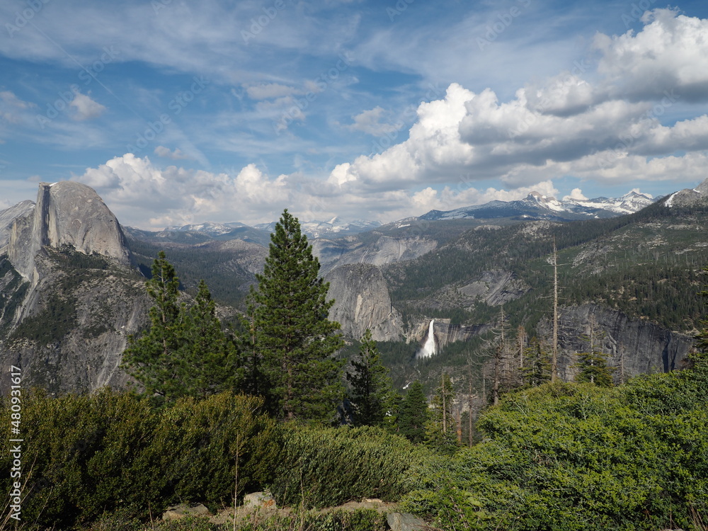 Splendide vue sur Yosemite depuis Glacier Point