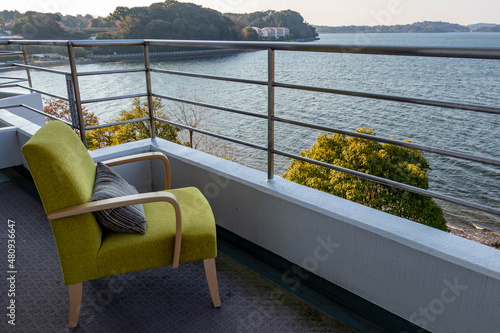 湖をのぞむテラスとモダンなソファ　modern chair at the lakeside terrace