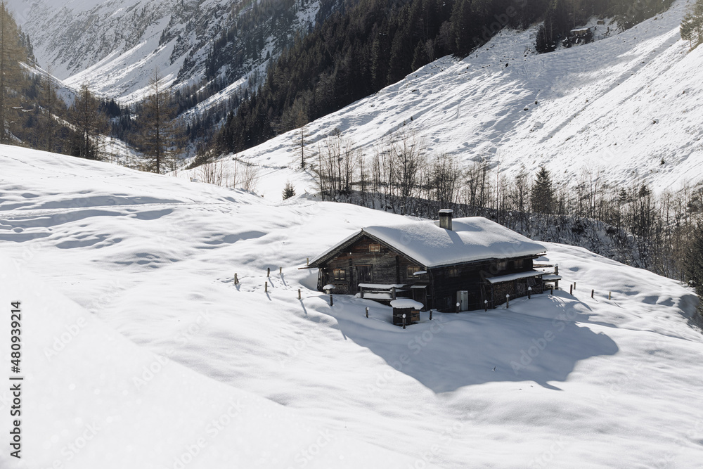 Romantische Winterhütte im Zillertal
