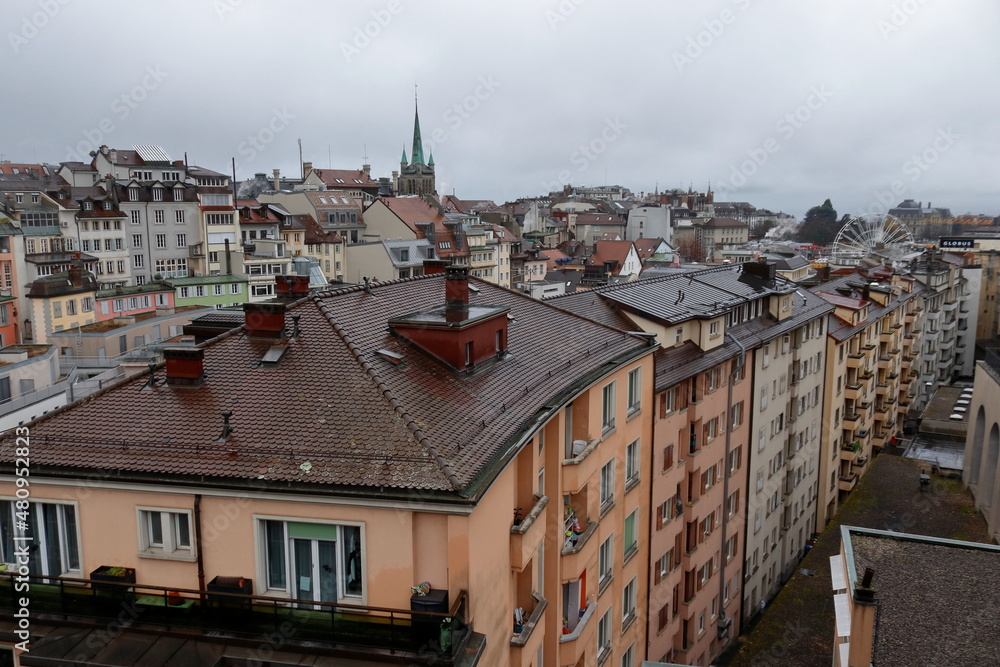 Naklejka premium Lausana es una ciudad en el lago de Ginebra, en la región de habla francesa de Vaud, Suiza. Es hogar de la sede central del Comité Olímpico Internacional, como también del Museo Olímpico y el Parque O