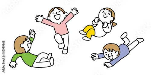 友達と一緒に飛んだりはねたりする子どもたち
