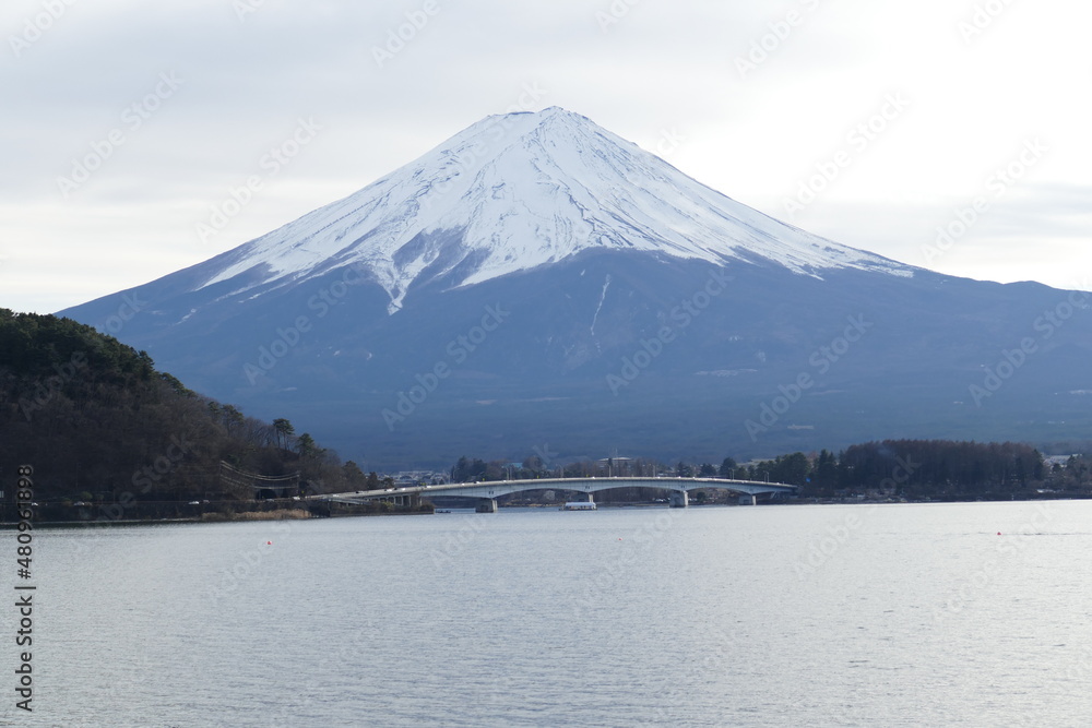河口湖から見る富士山周辺　山梨県 ドローン空撮