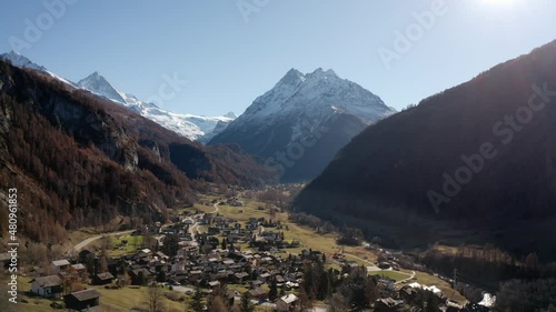 Village dans les Alpes photo