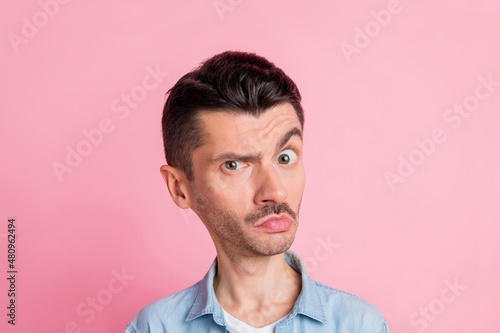 Fotografie Portrait of uncertain bighead man doubtful suspicious wearing casual clothes iso