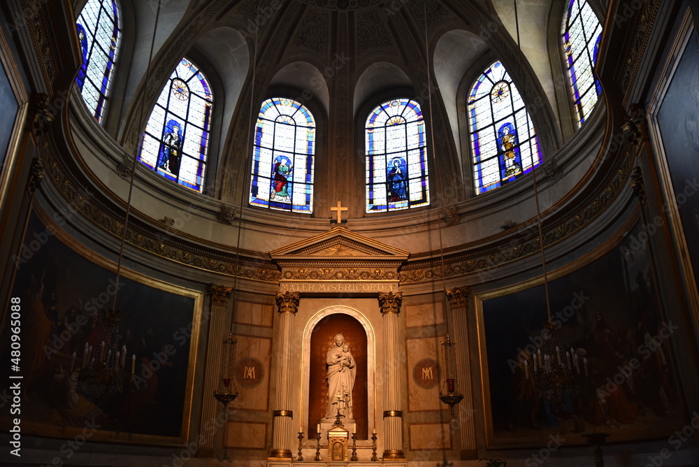 Intérieur de l'église Saint-Etienne-du-Mont à Paris, France