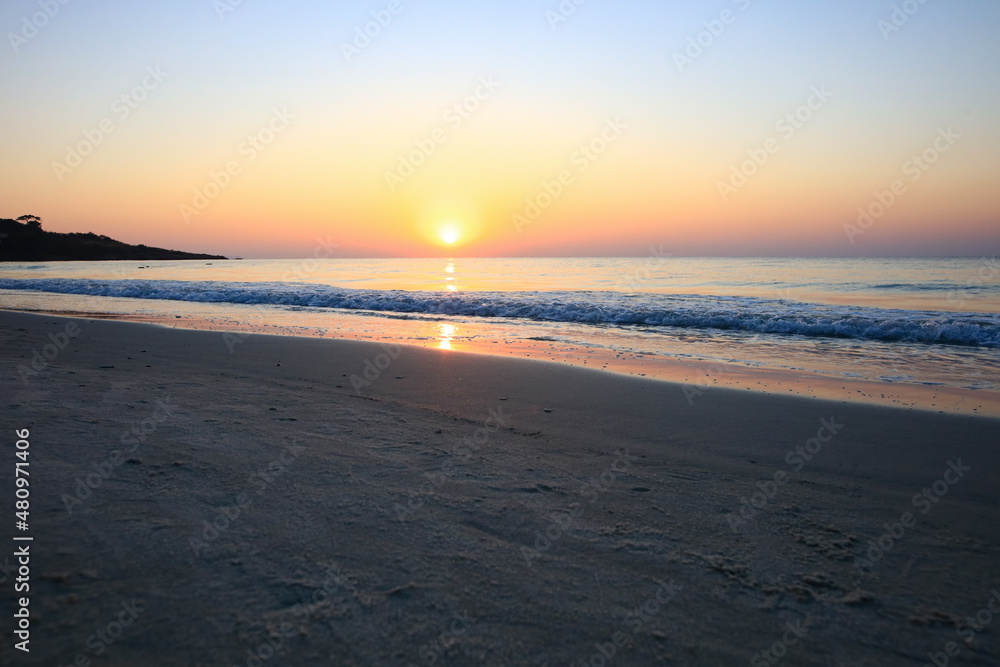 Obraz premium Beautiful Sea wave or white soft seawave surfs on white sand beach on island ,beautiful beach background