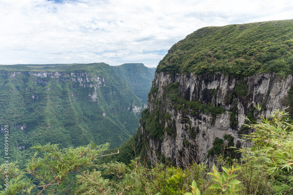 Obraz premium view of the mountains and canyons