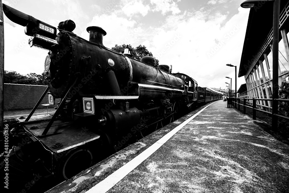 Trem ou comboio, transporte ferroviário consiste num ou vários veículos vagões ou carruagens Trem ou comboio, transporte ferroviário consiste num ou vários veículos vagões ou carruagens