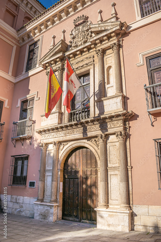 fachada-de-arquitectura-renacentista-siglo-xvi-del-palacio-fabio-nelli