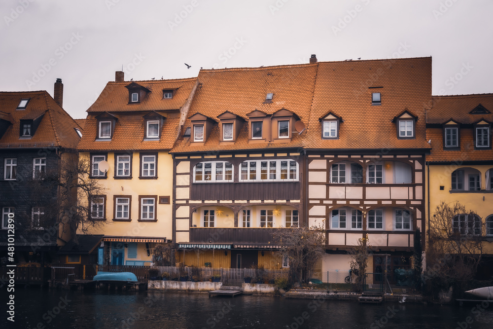 Historische mittelalterliche Altstadt von Bamberg in Oberfranken in Bayern in Deutschland im Winter