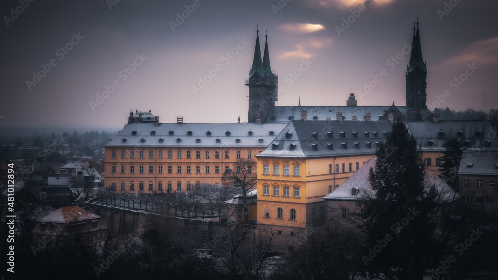 Historische mittelalterliche Altstadt von Bamberg in Oberfranken in Bayern in Deutschland im Winter