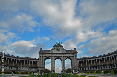 Brussels Gate in the Cinquantenaire Park with statues on top of the arch