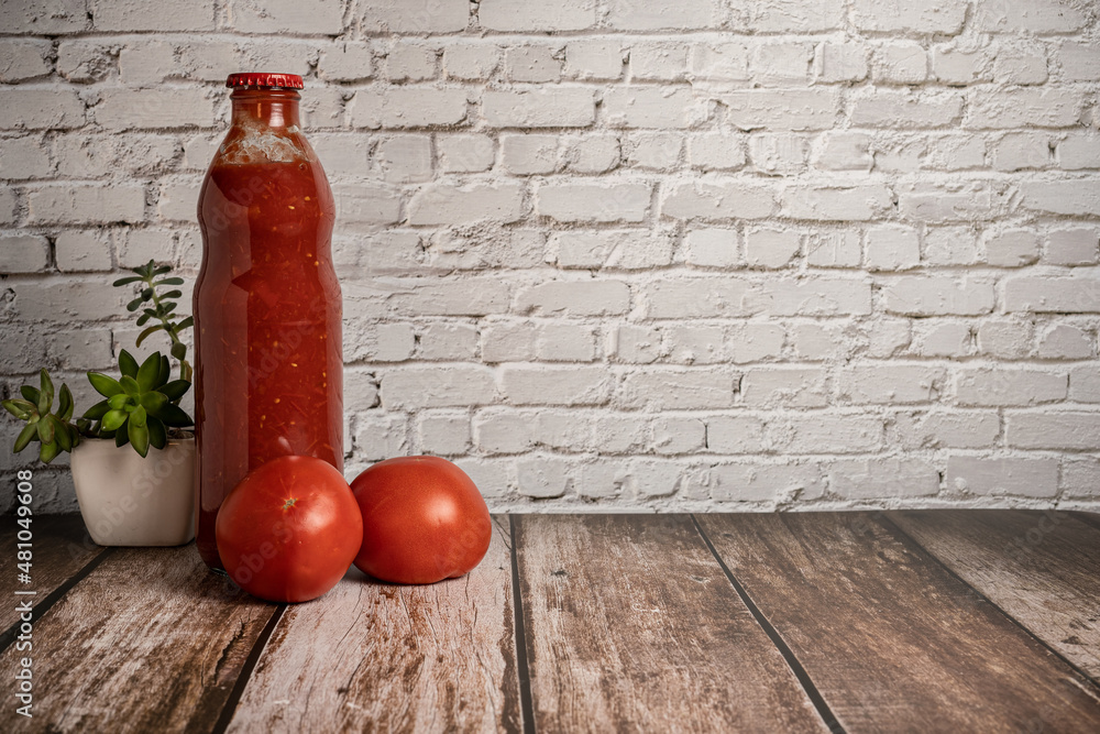 Φωτογραφία Bottle of homemade tomato sauce with copy space