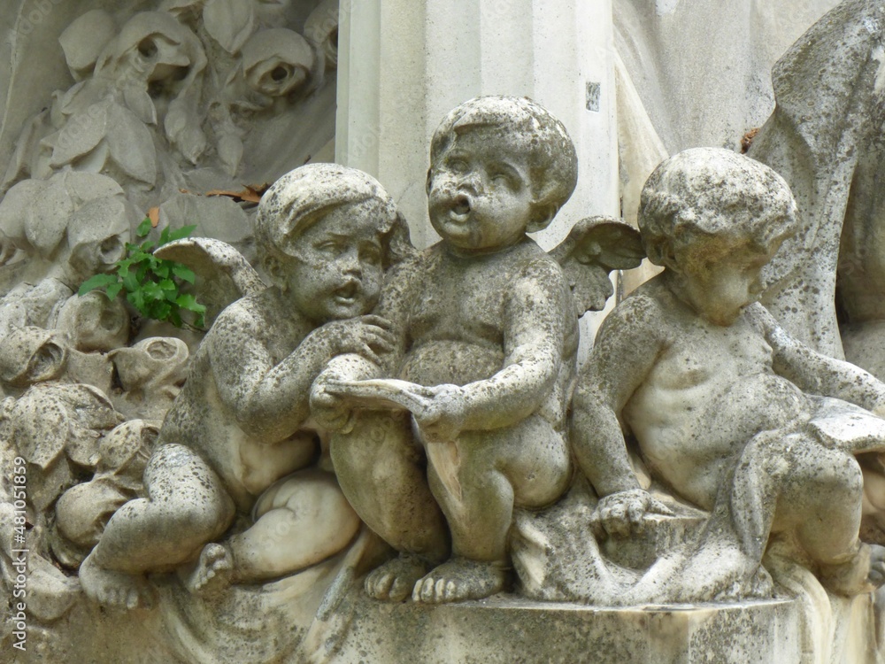 Naklejka premium statue of angel