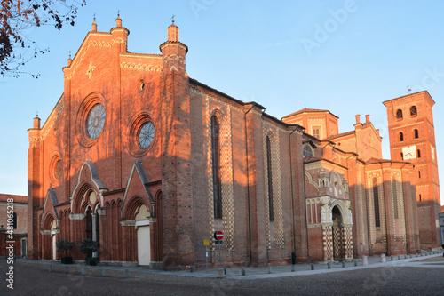 Canvas-taulu Asti, Piedmont, Italy - The cathedral of Santa Maria Assunta.