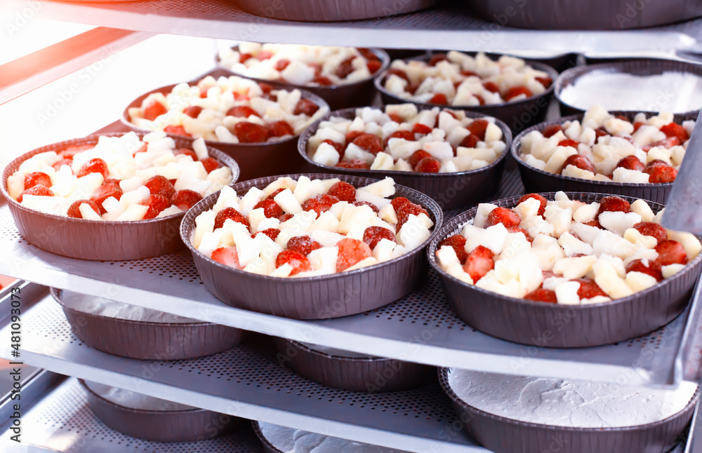 fruit cake with strawberries and pineapple, fresh frozen berries, dessert, summer fruit cake with strawberries and pineapple, fresh frozen berries, dessert, summer