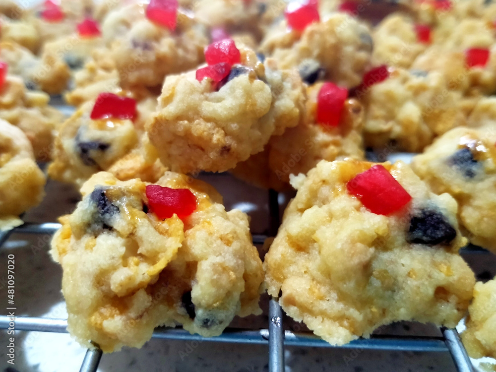 Red pearl biscuit. The main ingredients are flour, cornflakes, chocolate chips, and cherries. Cook in a hot oven. Red pearl biscuit. The main ingredients are flour, cornflakes, chocolate chips, and cherries. Cook in a hot oven.