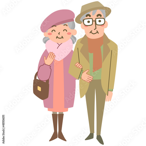 腕を組む笑顔のシニア夫婦