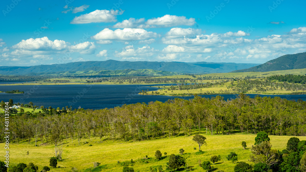 Obraz premium Picturesque landscape in rural South East Queensland overlooking lake Wivenhoe
