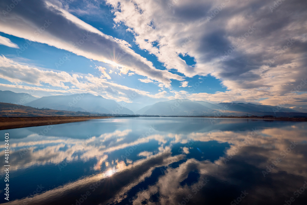 Obraz premium Landscape with a mountain lake in Romania on a sunny day
