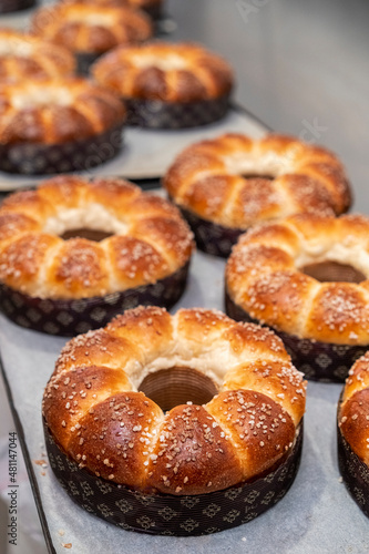 Roscos de brioche rellenos de diferentes dulces