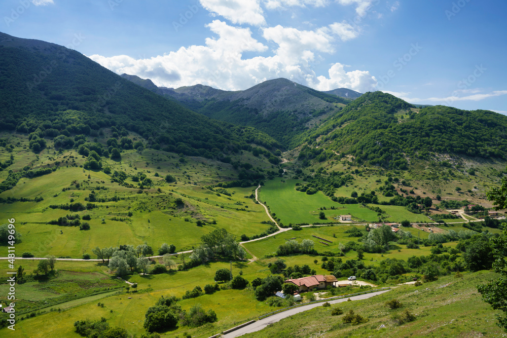 Fototapeta premium Mountain landscape in Abruzzi near Scanno and Villetta Barrea