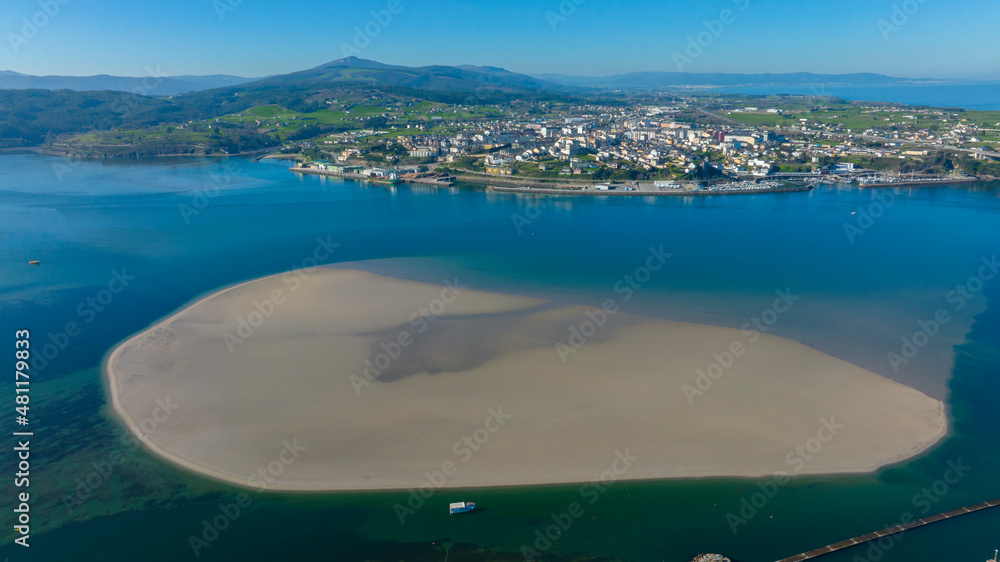 Obraz premium El Tesón, sandbank in the Ribadeo estuary