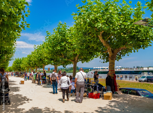 Schilderij op canvas Lovely view of the promenade at the Rhine river in Mainz, Germany