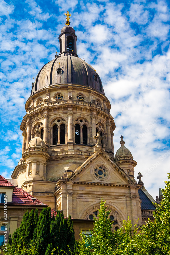 Fototapeta premium Gorgeous close-up view of the dome of the famous Protestant church Christuskirche (Christ Church) in Mainz, Rhineland-Palatinate, Germany on a sunny day with a blue sky.