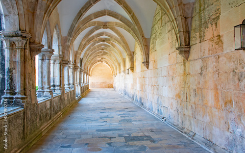 Kreuzgang  Mosteiro da Batalha - Kloster von Batalha ist ein Dominikanerkloster in der portugiesischen Stadt Batalha photo