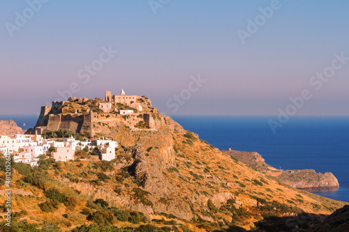 Fotografia Burg der Altstadt auf der griechischen Insel Kythira im Sonnenuntergang