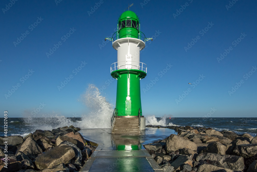 Obraz premium leuchtturm warnemünde