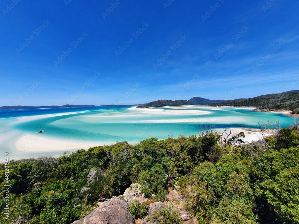 Stunning Whitsundays tranquil ocean and beach