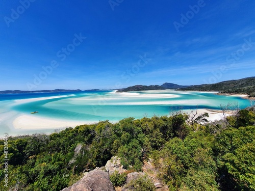 Stunning Whitsundays tranquil ocean and beach