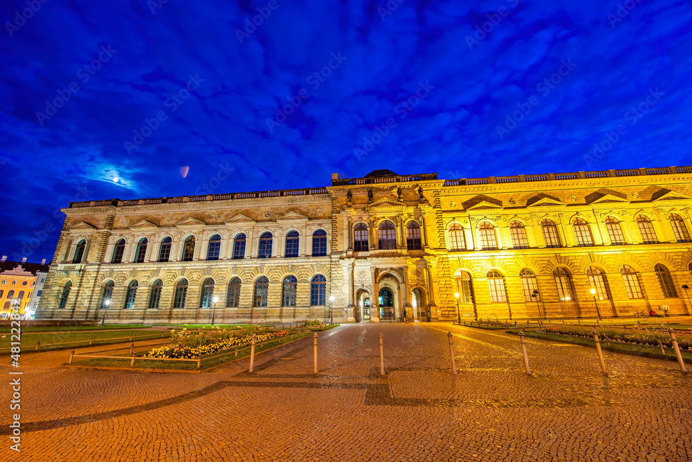 Fototapeta premium Dresdner Zwinger Grand Building exterior view at night, Dresden - Germany.