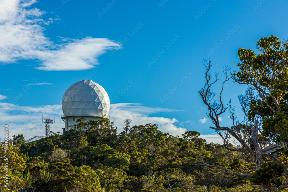 Obraz premium View of Radome geodesic dome on the top of Waimea Canyon on Kauai Island, Hawaii
