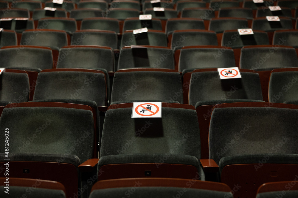 Approved seats in the theatre: Corona approved Approved seats in the theatre: Corona approved